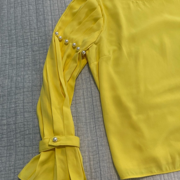 Women yellow blouse long sleeve, size large never worn. - Picture 2 of 5